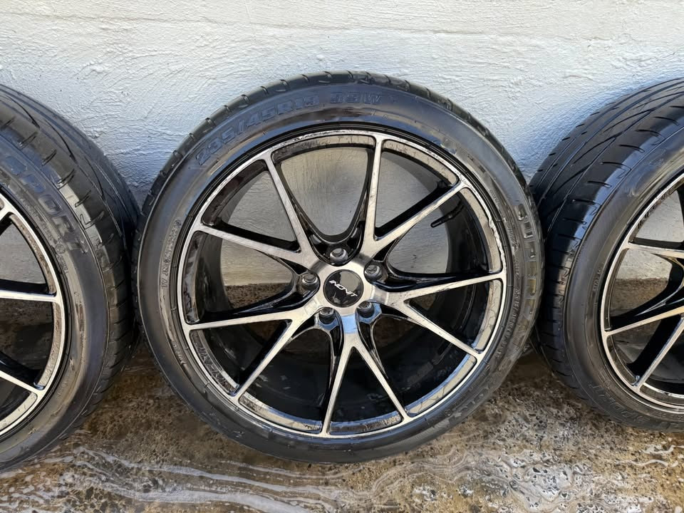 Inovit 19" Alloy Wheels with Excellent Tyres