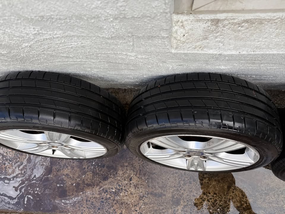 Mercedes Benz Staggered 17” Alloy Wheels with Excellent Tyres