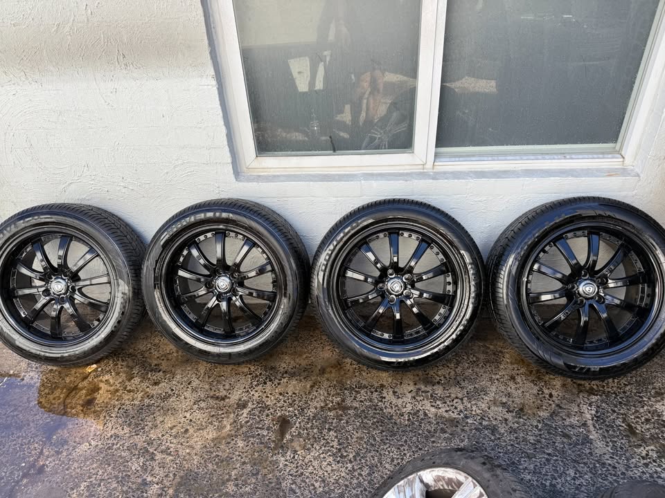 Lexani 20" Alloy Wheels with Like New Tyres