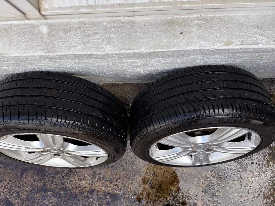 Mercedes Benz Staggered 17” Alloy Wheels with Excellent Tyres
