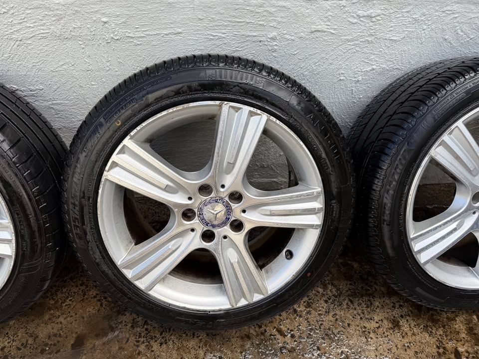 Mercedes Benz Staggered 17” Alloy Wheels with Excellent Tyres