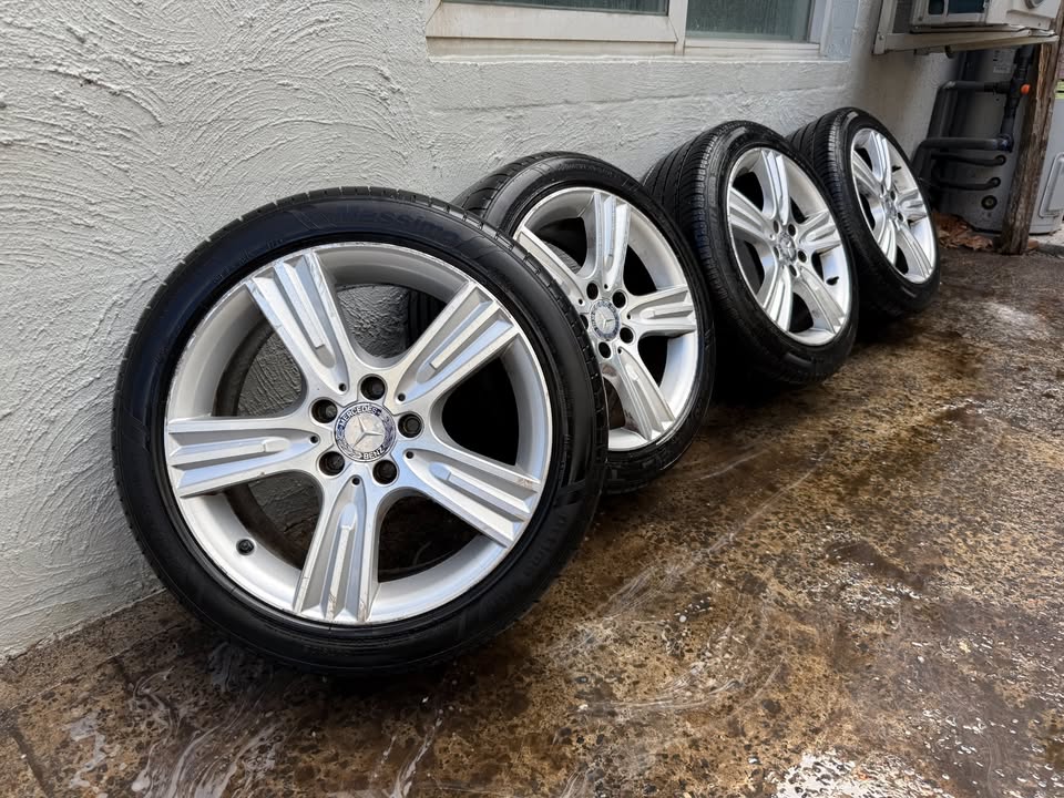 Mercedes Benz Staggered 17” Alloy Wheels with Excellent Tyres