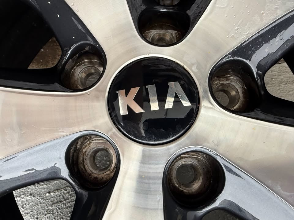 Kia Sportage 19" Alloy Wheels with Good Tyres