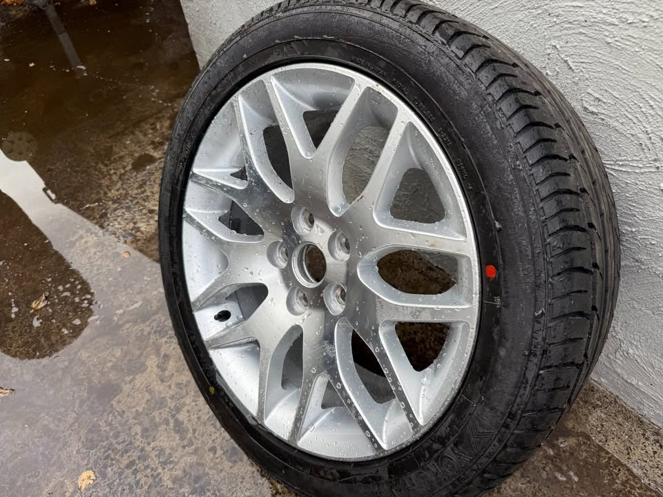Holden Commodore 18 Inch Alloy Wheel with Brand New Tyre *Delivery*