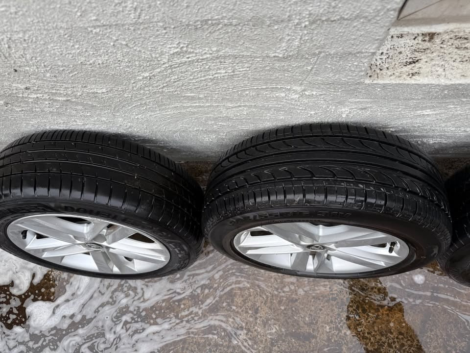 Toyota Corolla 16" Alloy Wheels with Excellent Tyres