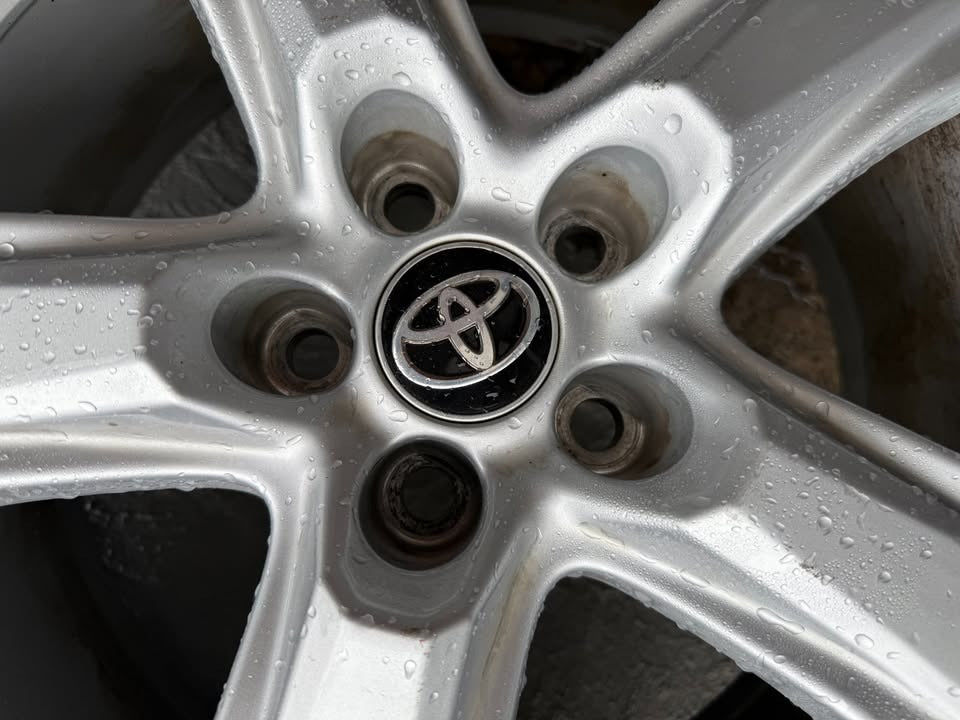 Toyota RAV4 18" Alloy Wheels with Like New Tyres