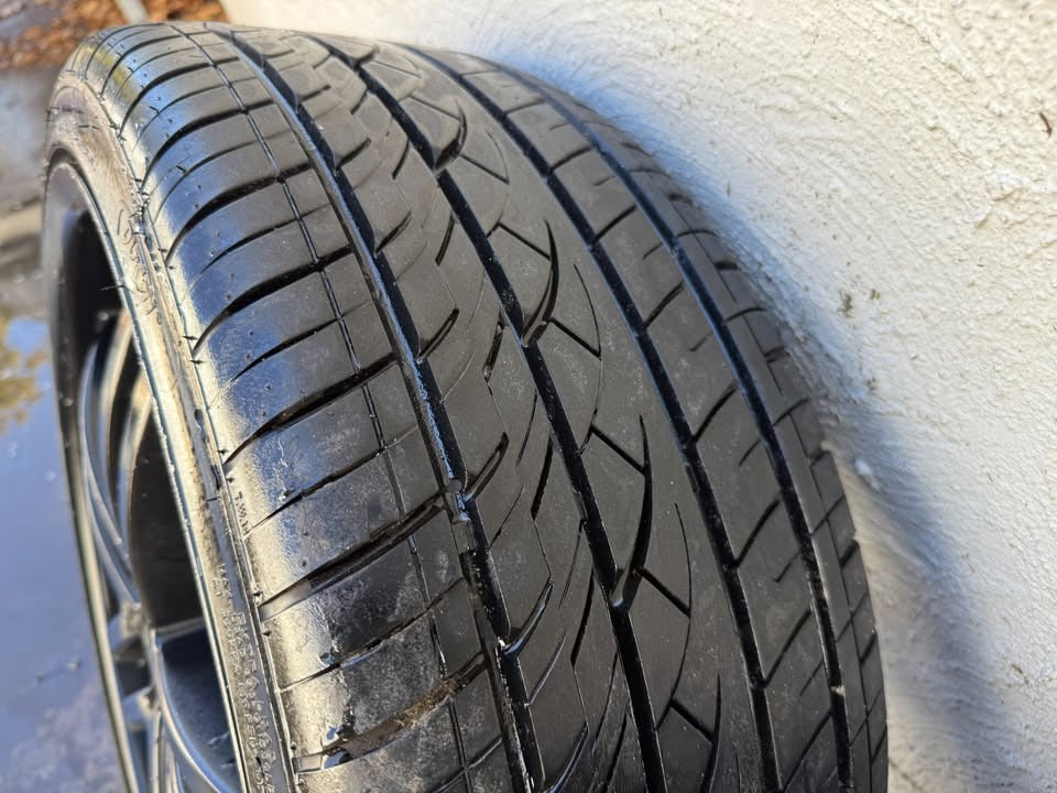 Versus 20" Alloy Wheels with Excellent Tyres