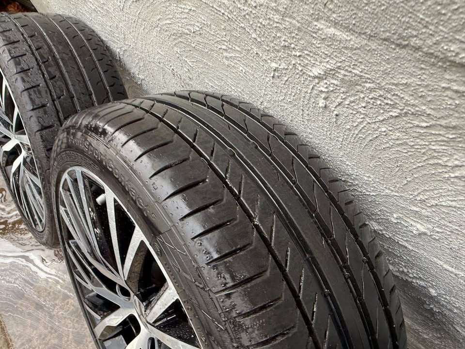Volkswagen Passat 18" Alloy Wheels with Good Tyres