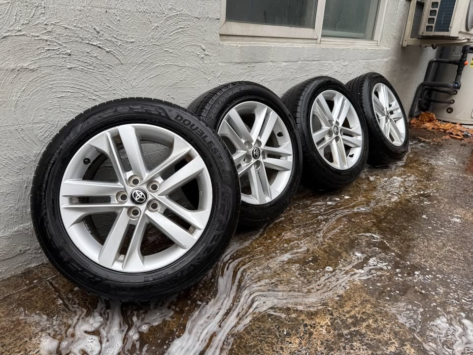 Toyota Corolla 16" Alloy Wheels with Excellent Tyres