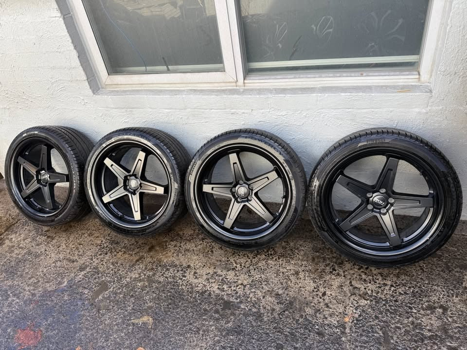 ROH Flow Forged Black 18” Alloy Wheels with Pirelli Tyres *Delivery*