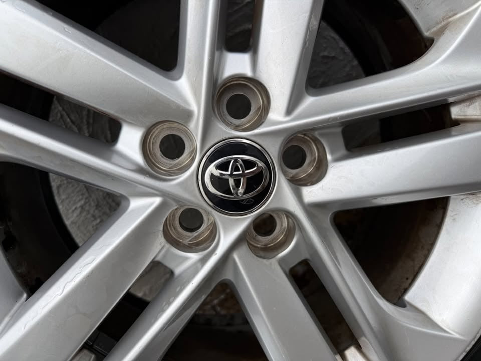 Toyota Corolla 16" Alloy Wheels with Excellent Tyres