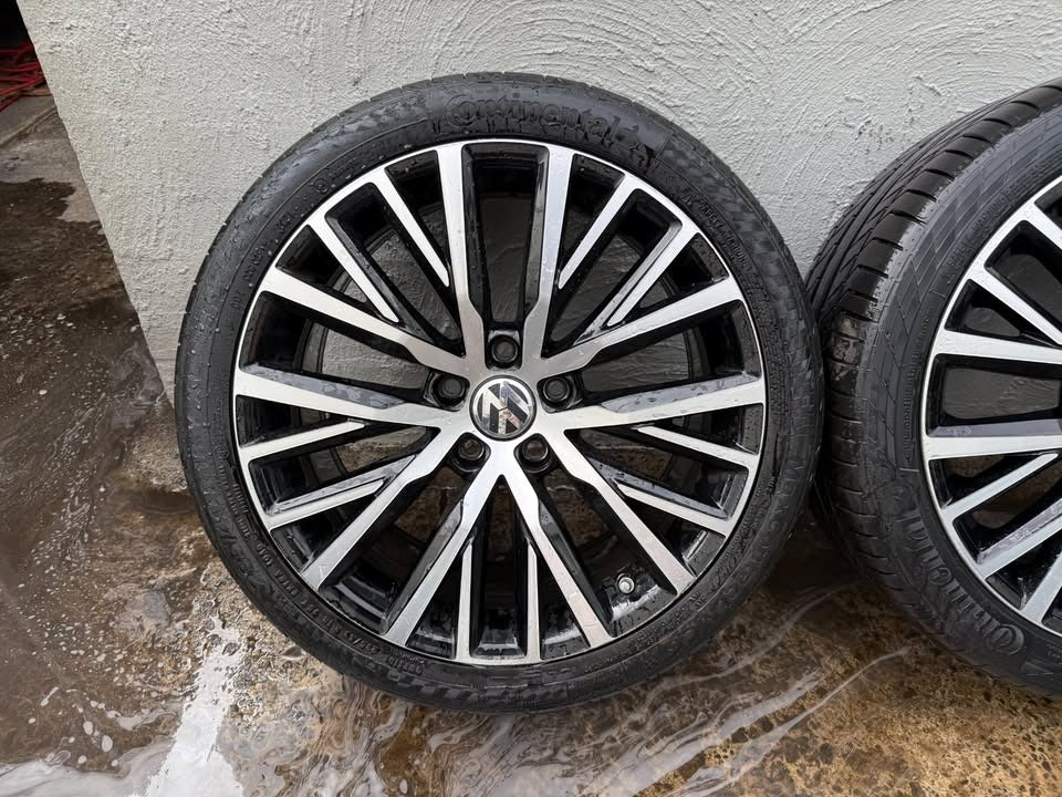 Volkswagen Passat 18" Alloy Wheels with Good Tyres