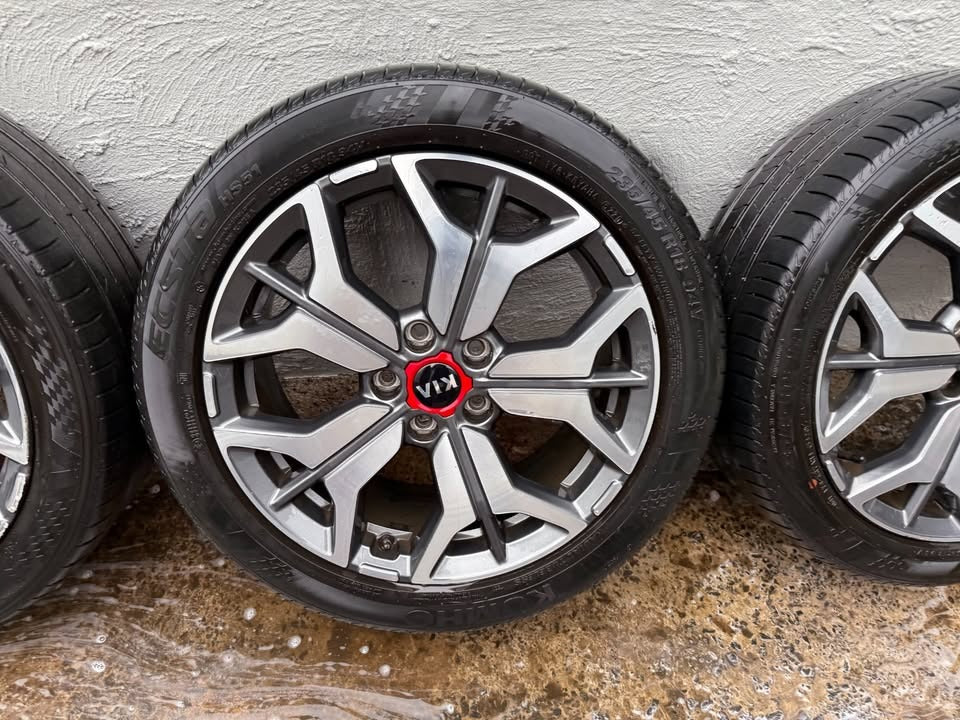 Kia Seltos 18" Alloy Wheels with Kumho Tyres