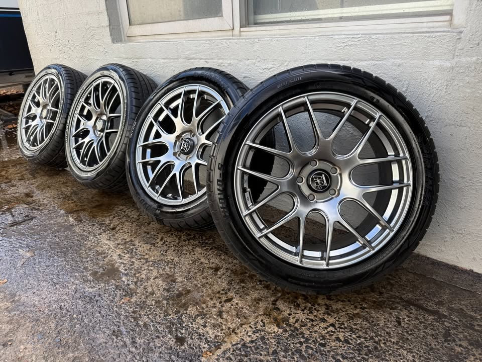 Hussla 18 Inch Alloy Wheels with Like New Tyres *Delivery*