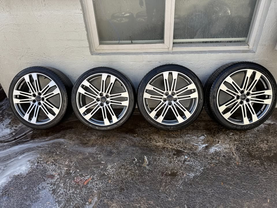 Audi SQ5 21" Alloy Wheels with Tyres