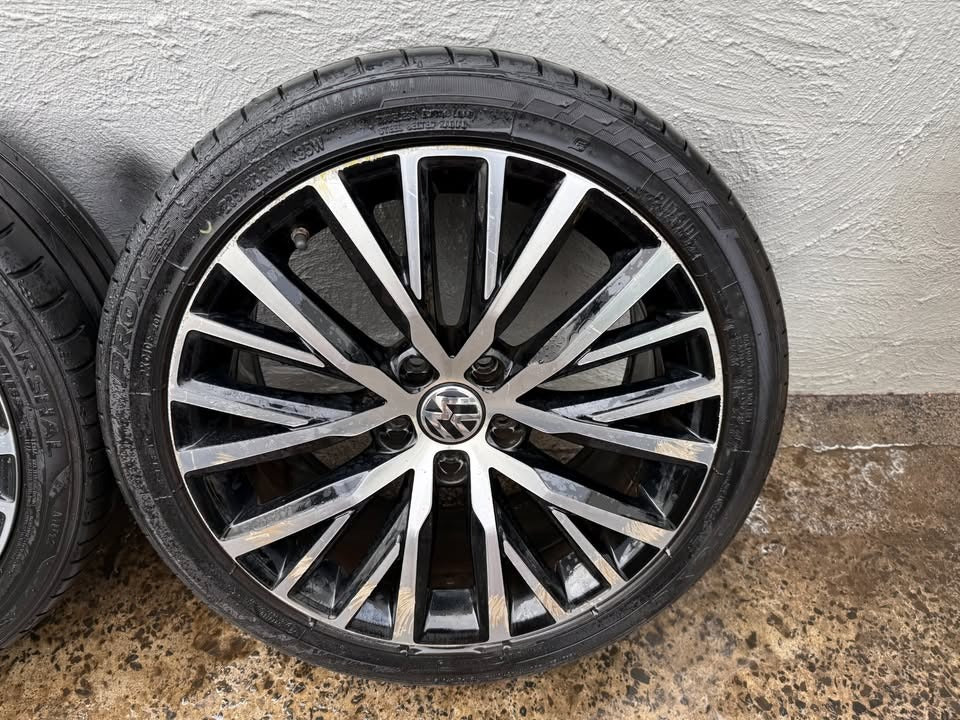 Volkswagen Passat 18" Alloy Wheels with Good Tyres