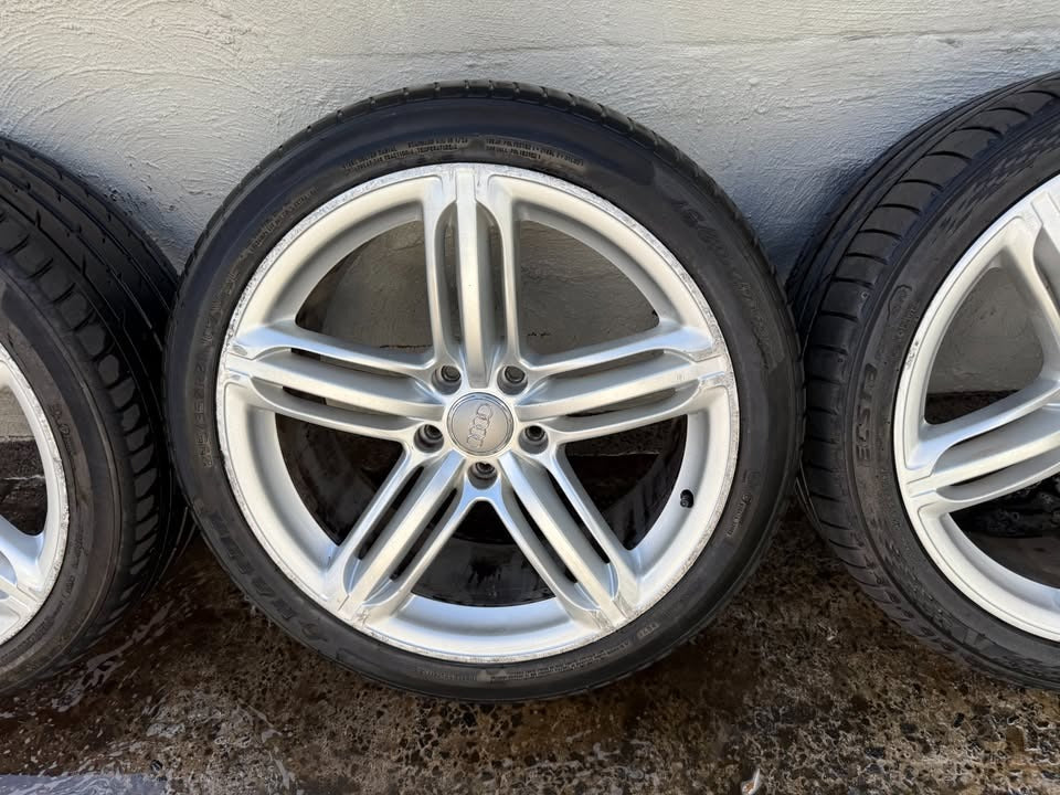 Audi Q7 21" Alloy Wheels with Good Tyres