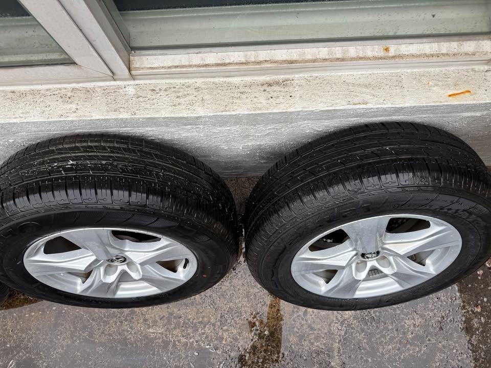 Toyota RAV4 18" Alloy Wheels with Like New Tyres