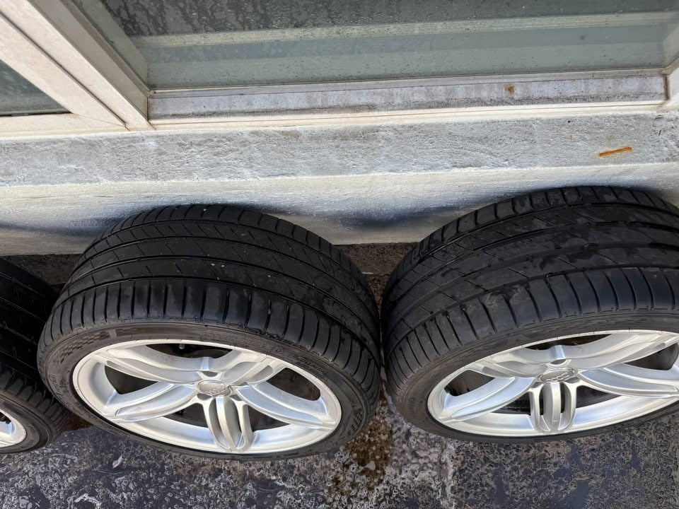Audi Q7 21" Alloy Wheels with Good Tyres