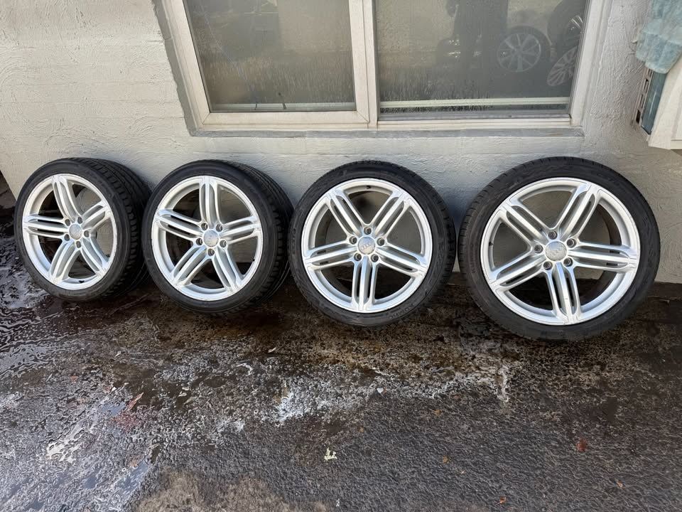 Audi Q7 21" Alloy Wheels with Good Tyres