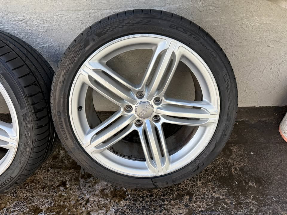 Audi Q7 21" Alloy Wheels with Good Tyres