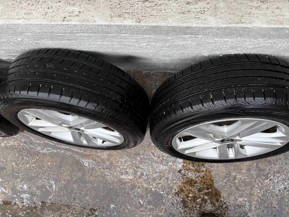 Toyota Corolla 16" Alloy Wheels with Excellent Tyres