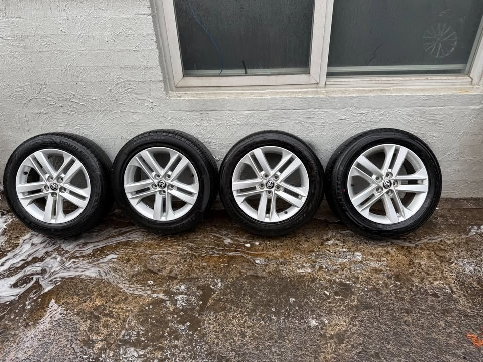 Toyota Corolla 16" Alloy Wheels with Excellent Tyres