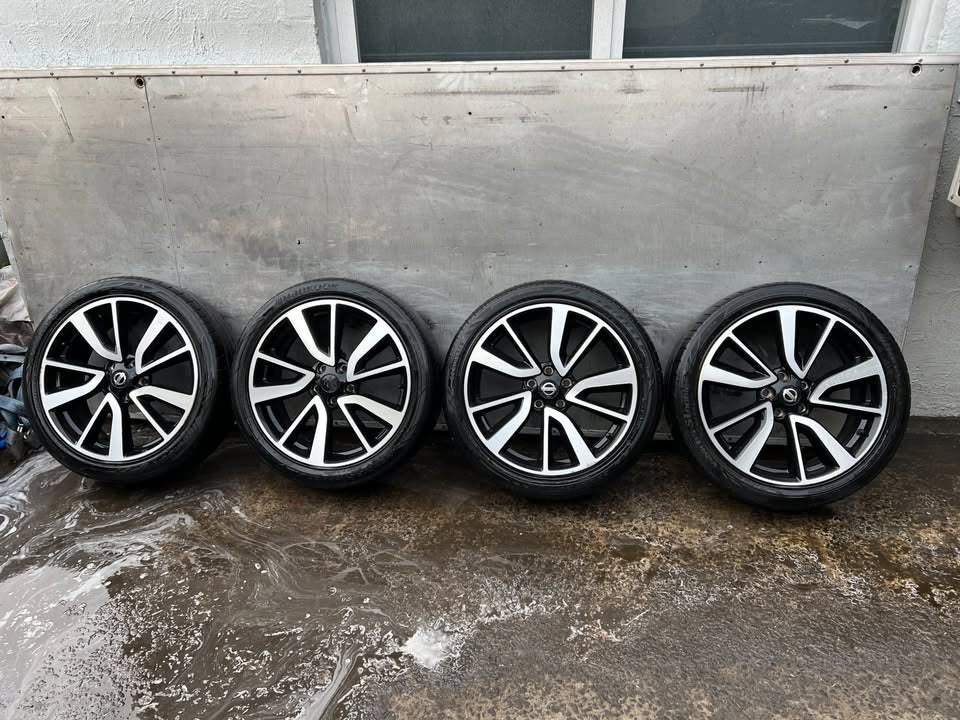 Nissan Qashqai/X-Trail 19" Alloy Wheels with Tyres