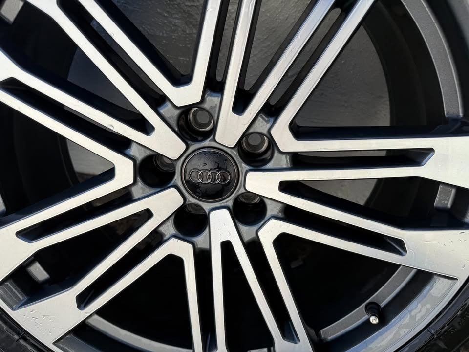 Audi SQ5 21" Alloy Wheels with Tyres