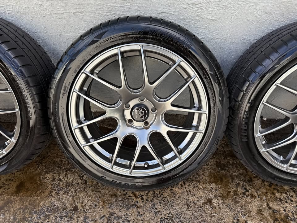 Hussla 18 Inch Alloy Wheels with Like New Tyres *Delivery*
