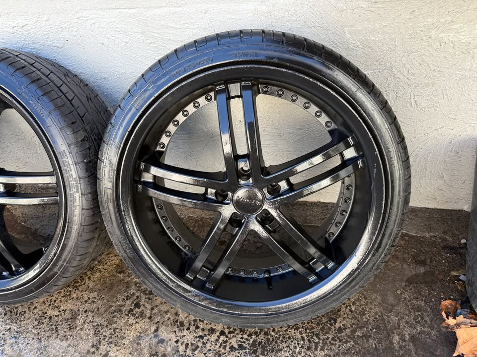 Versus 20" Alloy Wheels with Excellent Tyres