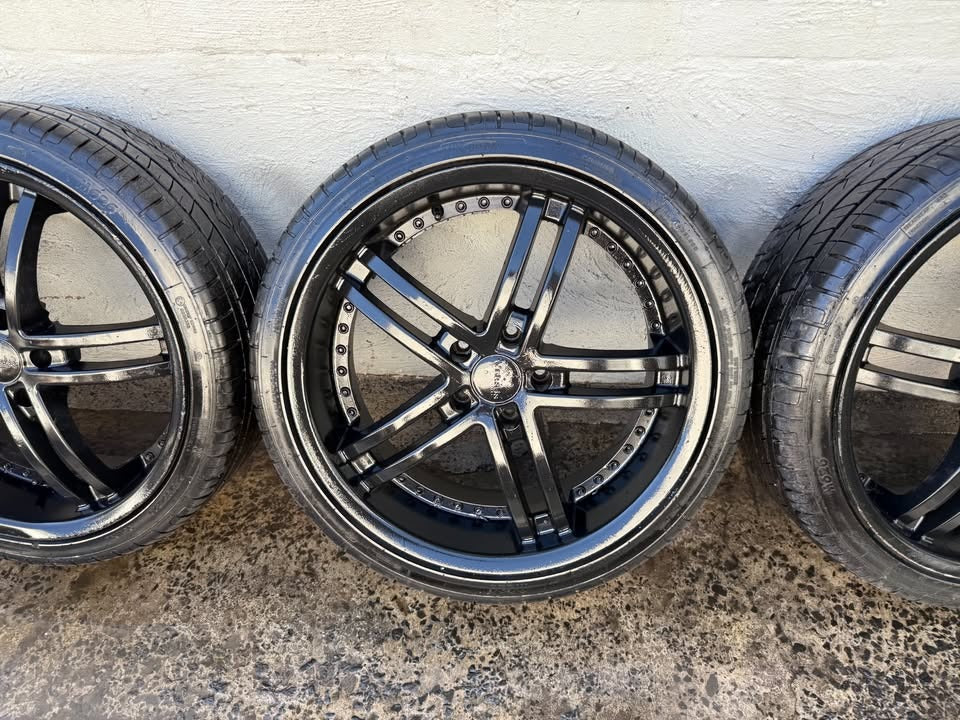 Versus 20" Alloy Wheels with Excellent Tyres