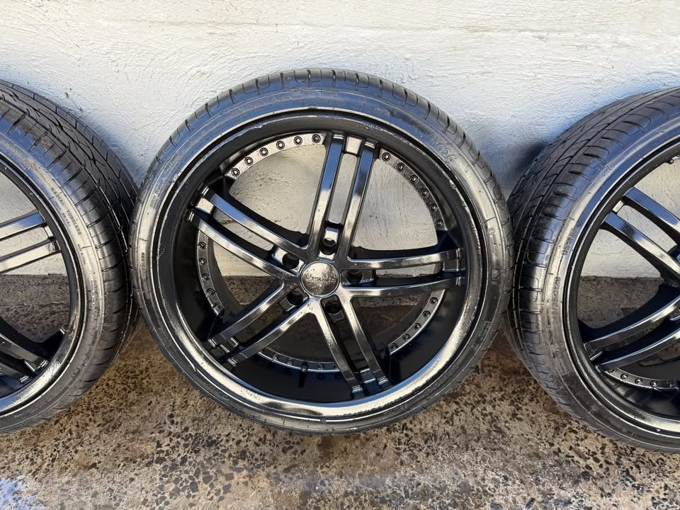 Versus 20" Alloy Wheels with Excellent Tyres