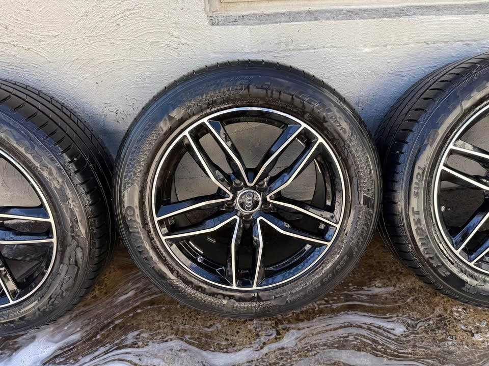 Audi Q3/Q5 19" Alloy Wheels with Excellent Tyres