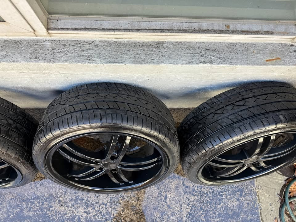 Versus 20" Alloy Wheels with Excellent Tyres