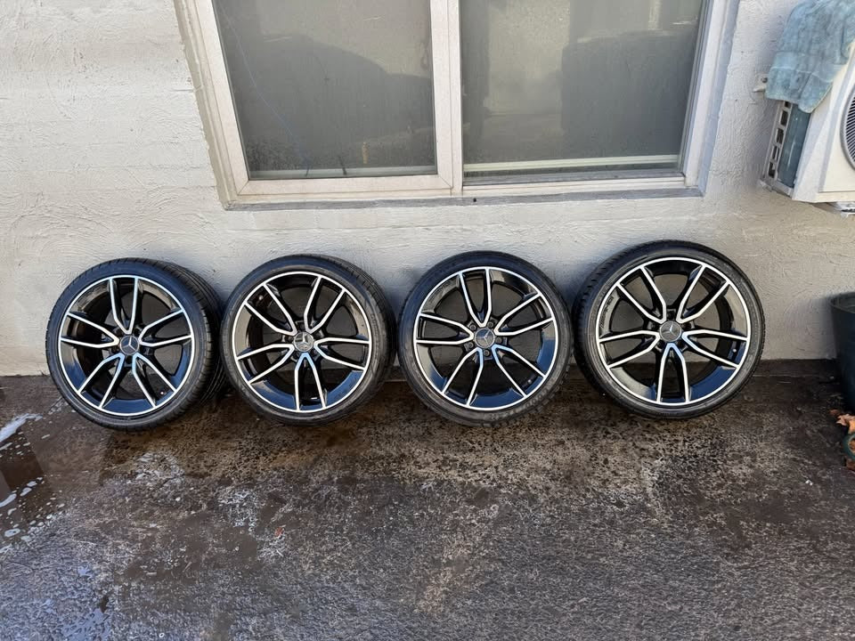 Mercedes Benz 19" Staggered Alloy Wheels with Excellent Tyres