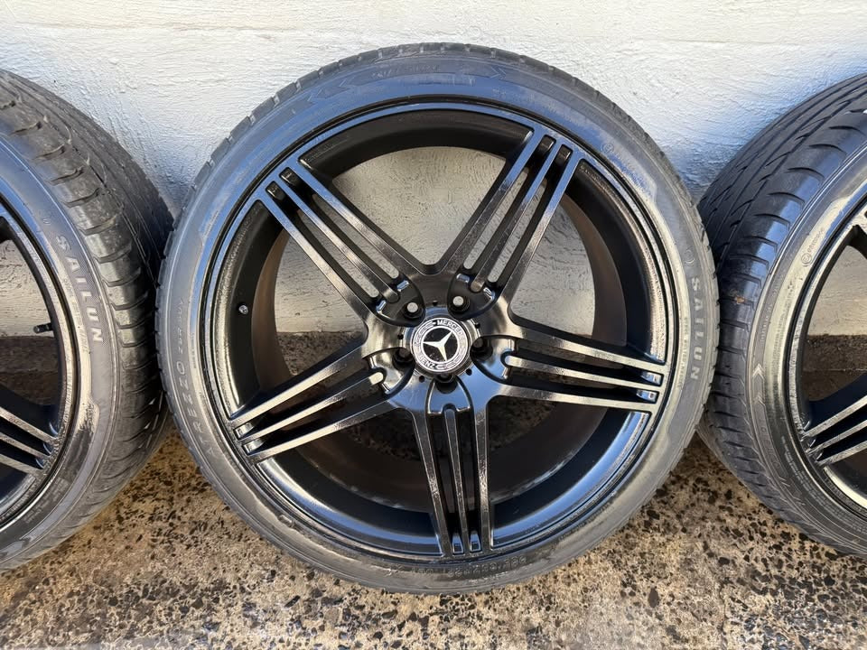 Mercedes Benz 22" ML Black Alloy Wheels with Excellent Tyres
