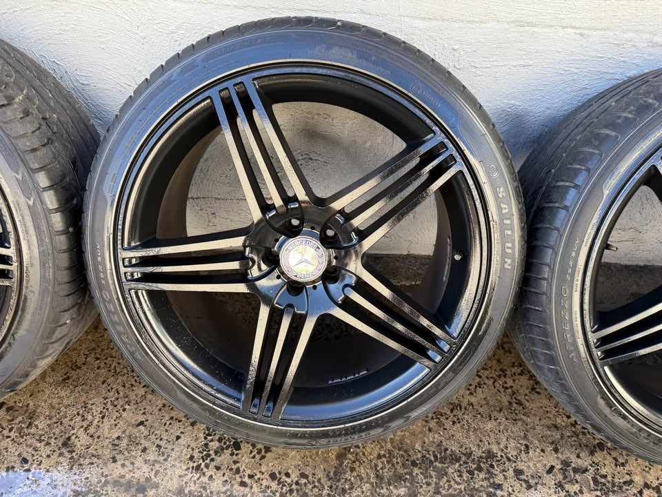 Mercedes Benz 22" ML Black Alloy Wheels with Excellent Tyres
