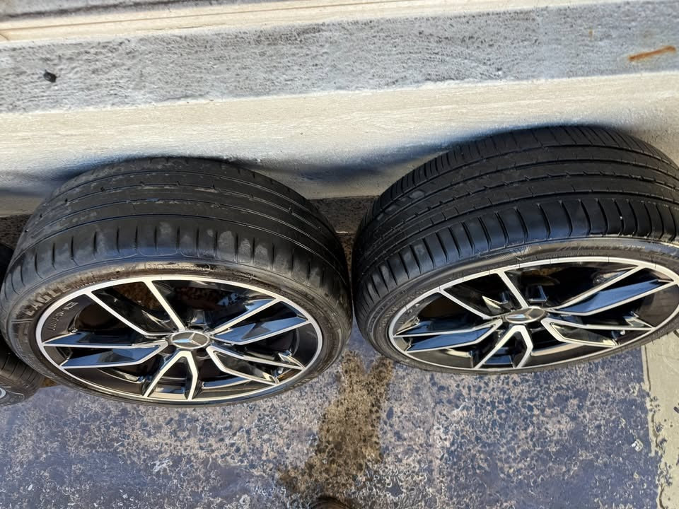 Mercedes Benz 19" Staggered Alloy Wheels with Excellent Tyres