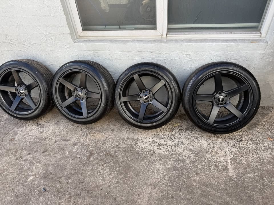 Speedy STR Racing 18" Black Alloy Wheels with Goodyear Tyres