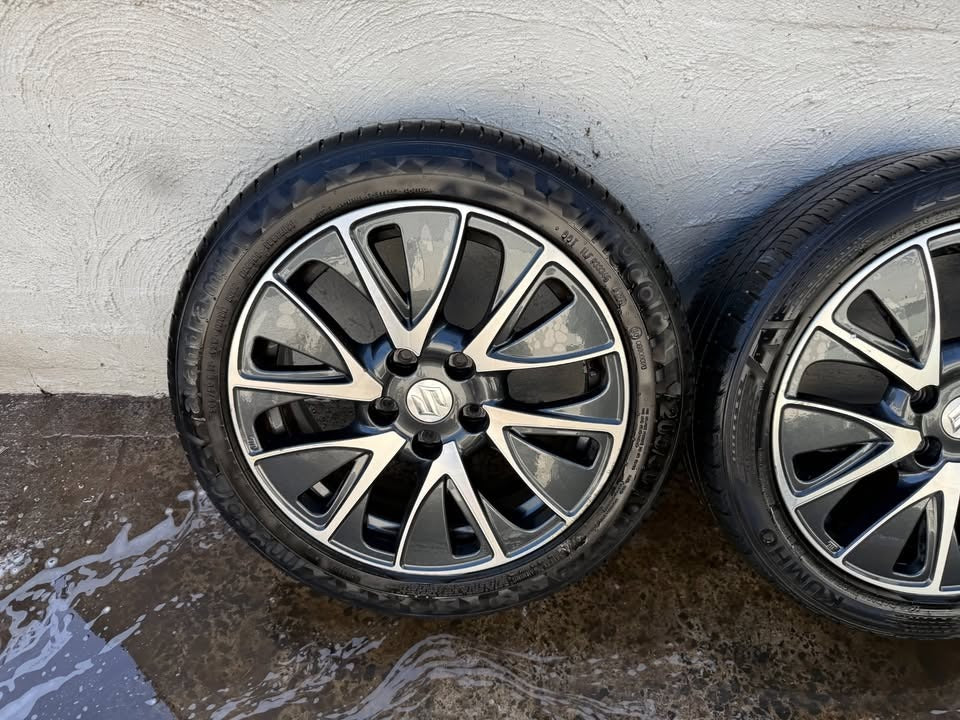 Suzuki S Cross 17" Alloy Wheels with Tyres
