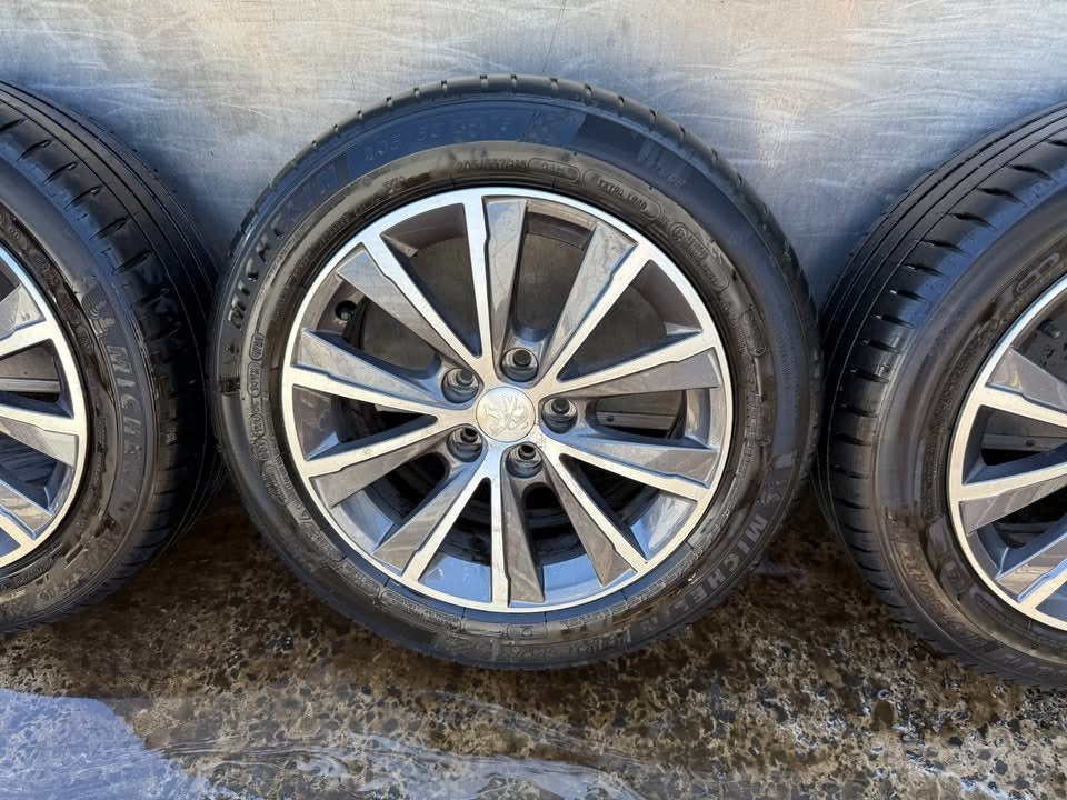 Peugeot 308 16” Alloy Wheels with Excellent Michellin Tyres