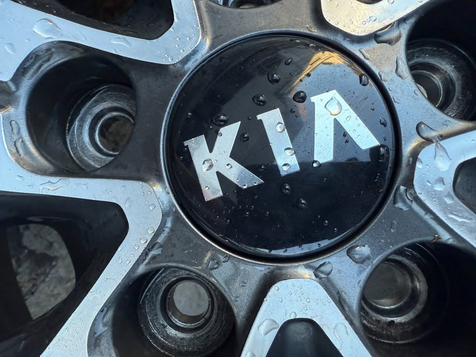 Kia Cerato 17" Alloy Wheel with Tyre - Single only