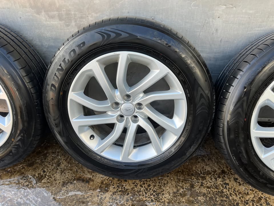 Land Rover Discovery Sport 18" Alloy Wheels with Tyres
