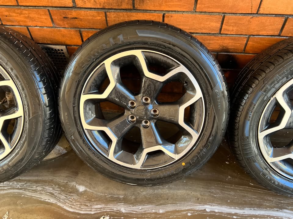 Subaru XV 17" Alloy Wheels with Excellent Tyres