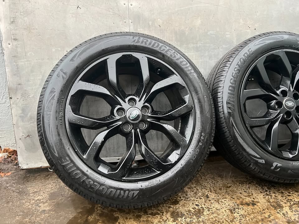 Land Rover Discovery Sport 19" Alloy Wheels with Tyres