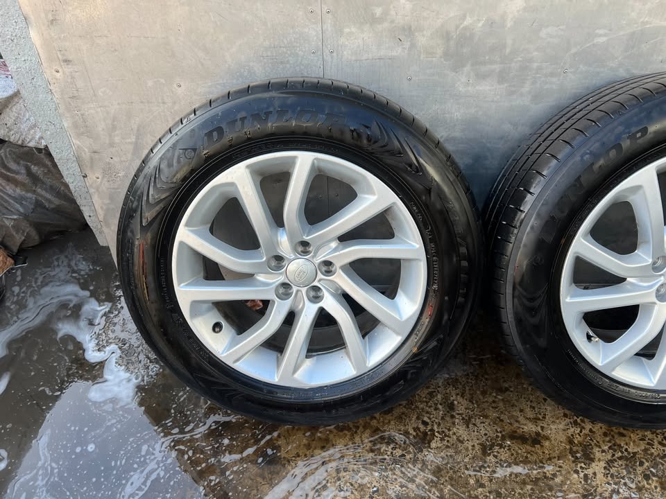 Land Rover Discovery Sport 18" Alloy Wheels with Tyres