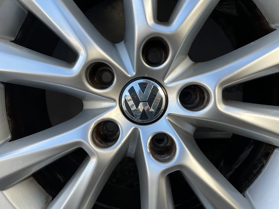 Volkswagen Amarok 18" Alloy Wheels with Pirelli Tyres