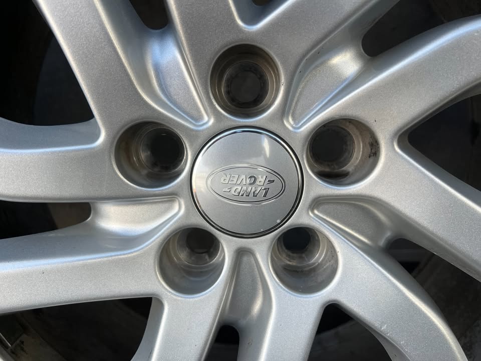 Land Rover Discovery Sport 18" Alloy Wheels with Tyres