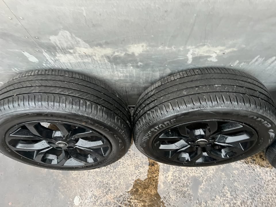 Land Rover Discovery Sport 19" Alloy Wheels with Tyres